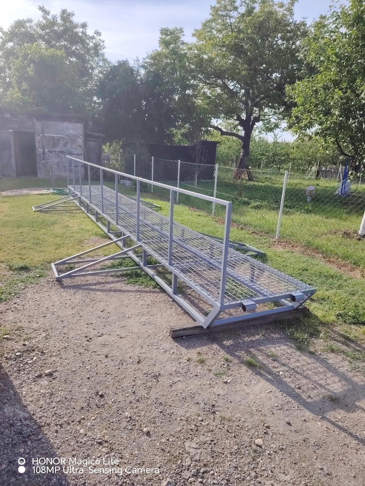 Metalna nadstrešnica